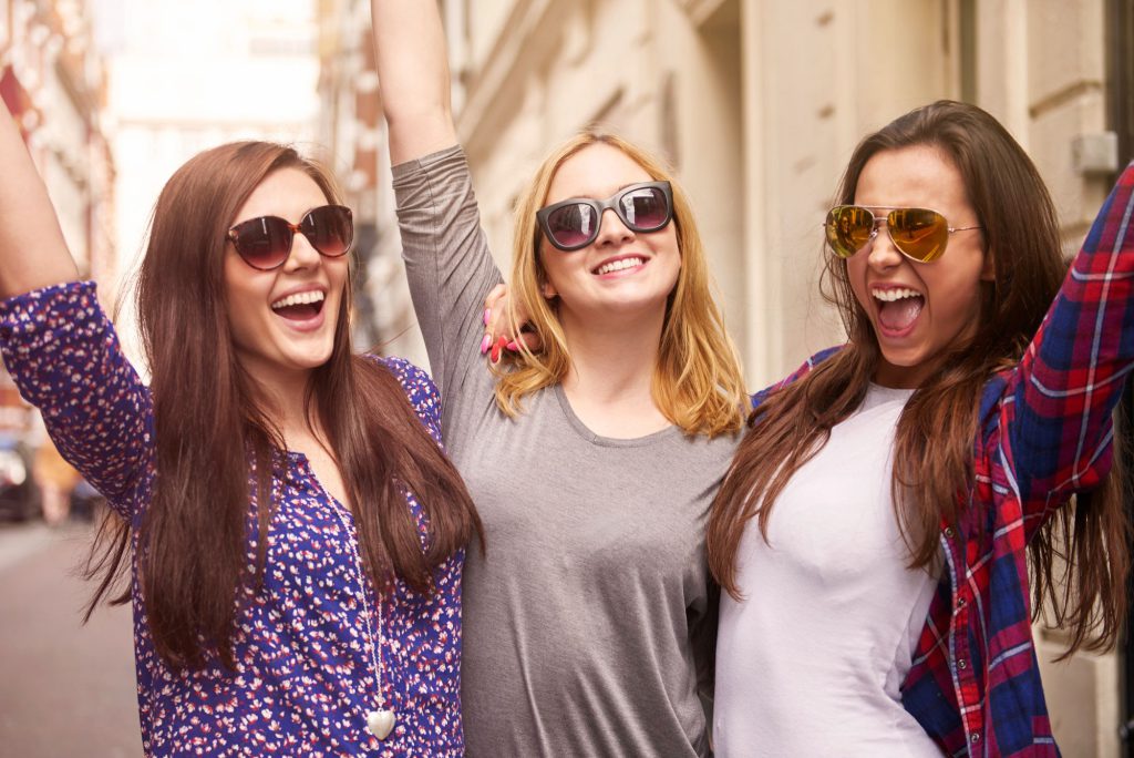 Okulary przeciwsłoneczne damskie Polaroid to najnowsza propozycja marki dla kobiet ceniących sobie styl i modny wygląd