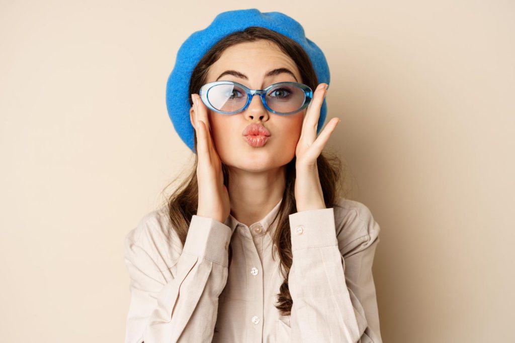 Okulary Prada damskie to nie tylko narzędzie poprawiające wzrok, ale również element stylizacji